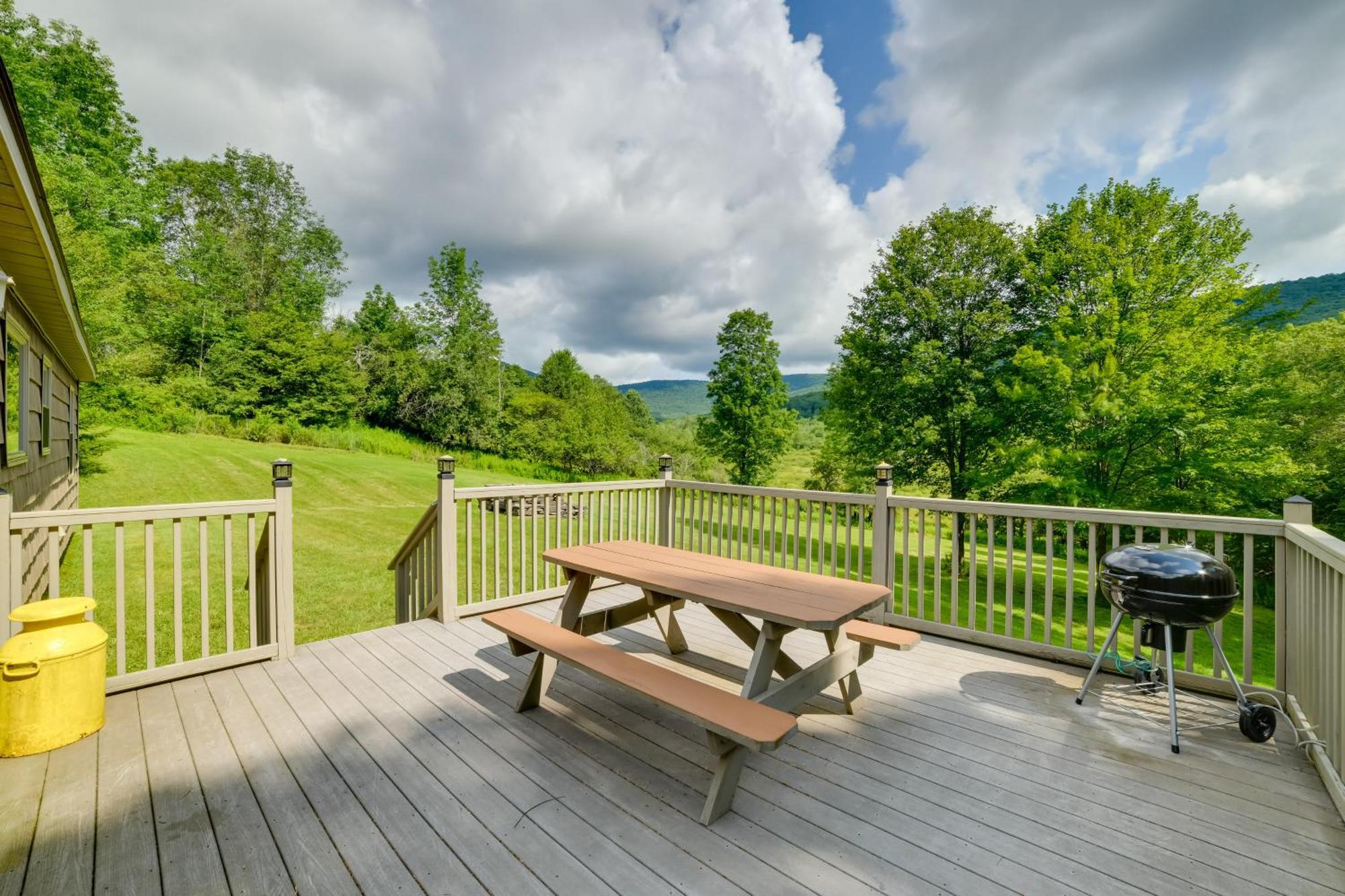 Quiet Catskills Getaway With Deck And Mtn Views New Kingston Екстер'єр фото