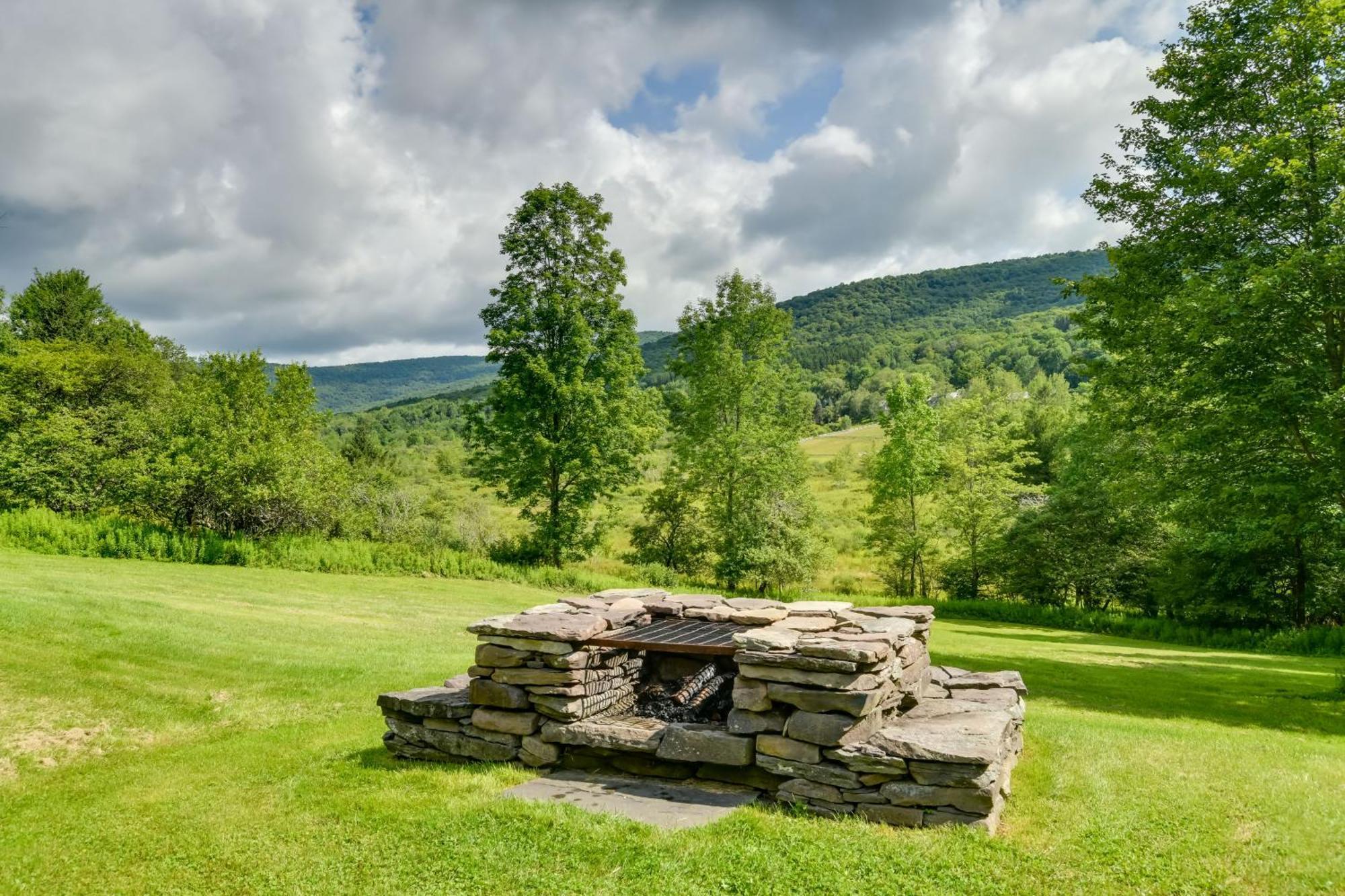 Quiet Catskills Getaway With Deck And Mtn Views New Kingston Екстер'єр фото