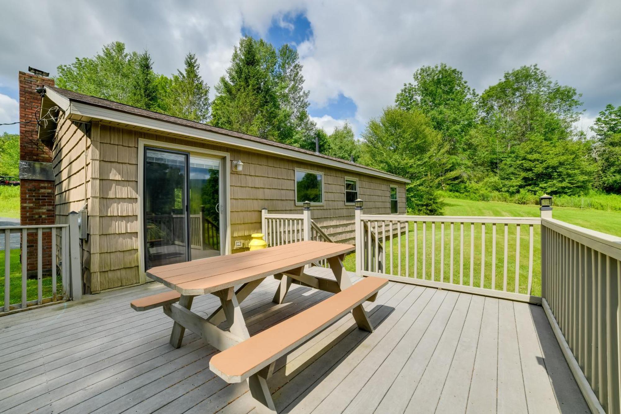 Quiet Catskills Getaway With Deck And Mtn Views New Kingston Екстер'єр фото
