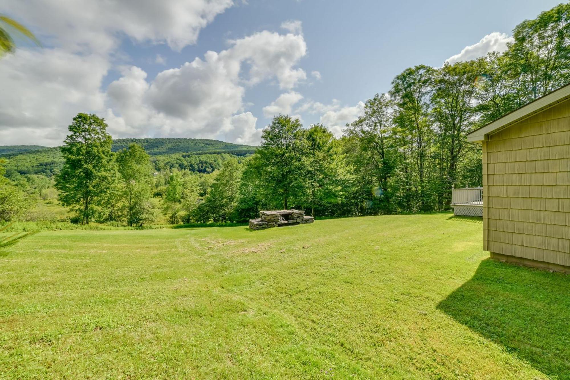 Quiet Catskills Getaway With Deck And Mtn Views New Kingston Екстер'єр фото