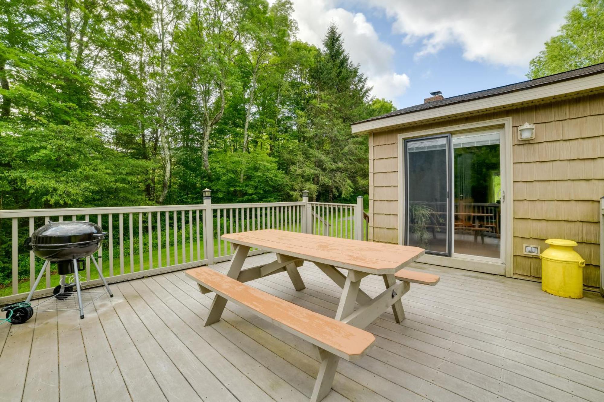 Quiet Catskills Getaway With Deck And Mtn Views New Kingston Екстер'єр фото